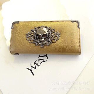 ví cầm tay đầu lâu