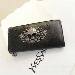 ví cầm tay đầu lâu