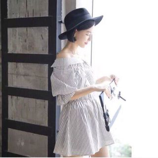 Mẫu đầm trễ vai