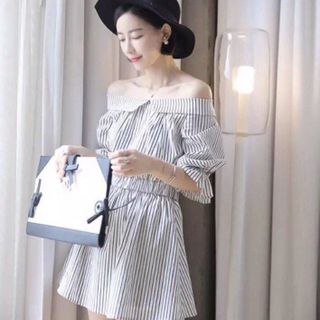 Mẫu đầm trễ vai