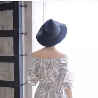 Mẫu đầm trễ vai