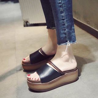 Dép đế thô quai ngang