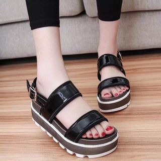 giay sandal đế bánh mì