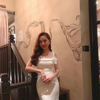 Đầm body trắng hai dây đính hột 2178