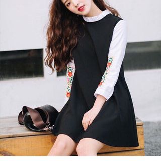 - Đầm nỉ phối tay thêu hoa