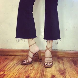 giày sandal gót vuông quai chéo