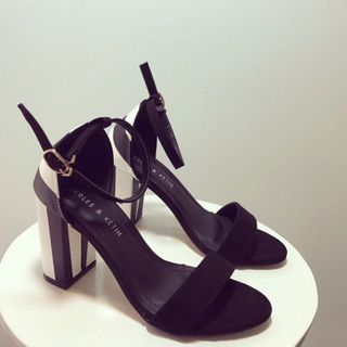 giày sandal gót vuông
