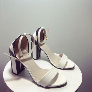 giày sandal gót vuông