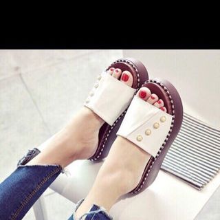 dép xuồng đính phụ kiện