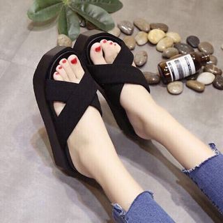 dép xuồng quai chéo