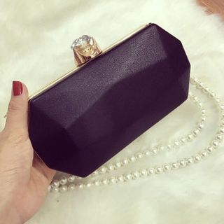 ví cầm tay đính đá sang trọng