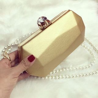 ví cầm tay đính đá sang trọng