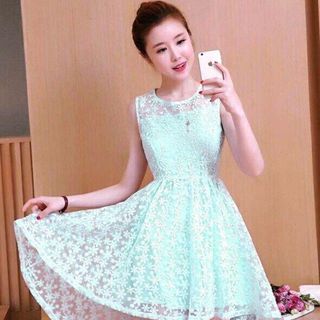 Đầm ren lệch tà