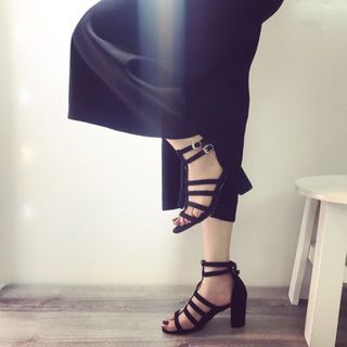 giày gót vuông rọ