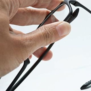kính gọng dẻo trơn và nhám