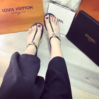 giay sandal đá