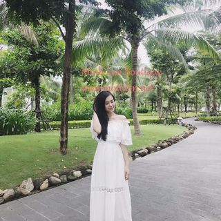 Đầm maxi trắng trễ vai
