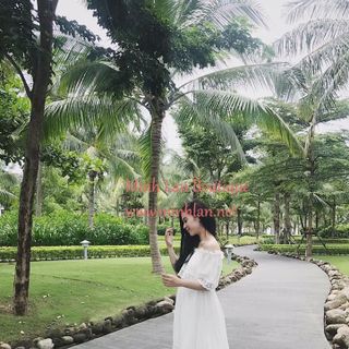 Đầm maxi trắng trễ vai