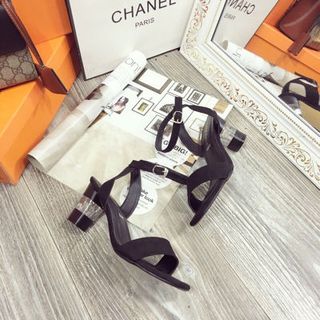 giay sandal got vuông