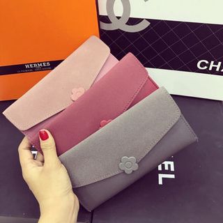 ví cầm tay nữ