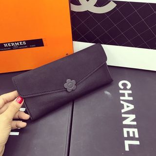 ví cầm tay nữ