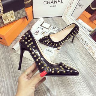 giày cao gót đinh