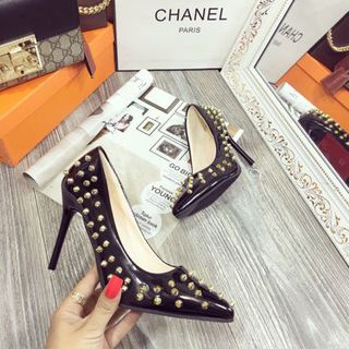 giày cao gót đinh