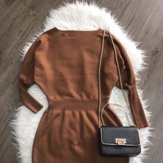 Đầm body len lệch vai