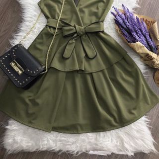 Đầm đắp chéo dáng peplum