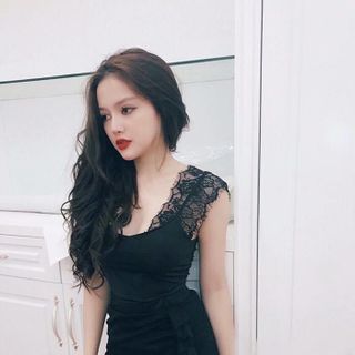 Váy phối ren