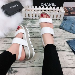 giày sandal đế bánh mì