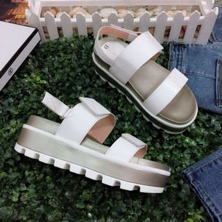 giày sandal đế bánh mì