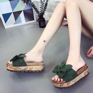 dép bảng ngang tai thỏ