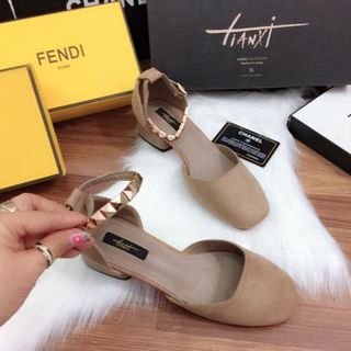 giày sandal bít mũi