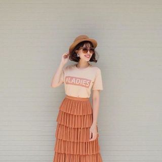 Set áo thun Ladie mix cùng chân váy dập li tầng
