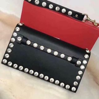 ví cầm tay đính đá