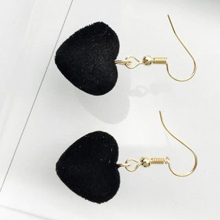 Bông tai giá sỉ 10k 1 đôi đơn 500k là được sỉ mỗi sản phẩm 1 món cộng lại cũng đuợc nha các bạn