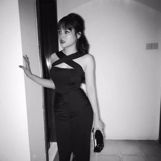 Đầm ôm body chéo ngực