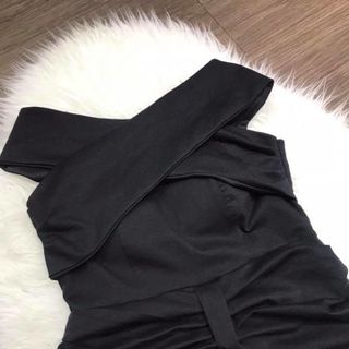 Đầm ôm body chéo ngực