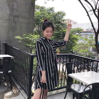 Đầm dáng suông kẻ sọc