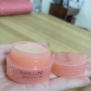 dưỡng môi chjakj linh