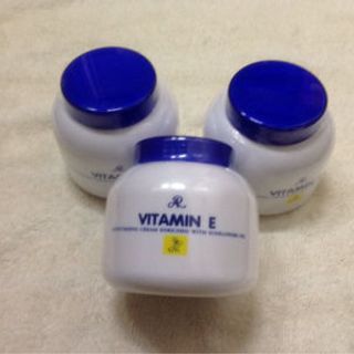 Dưỡng da vitamin E hàng Thái