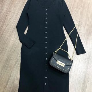 Đầm body tay dài nút