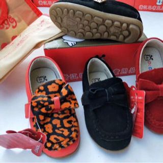 LỘN XỘN GIÀY TRẺ EM