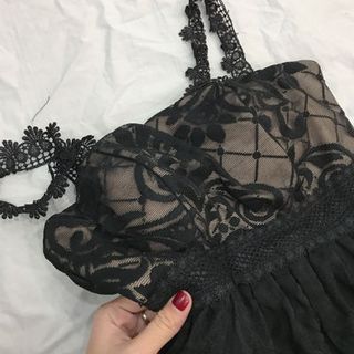 Đầm ren xoè