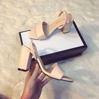 giay sandal got vuông