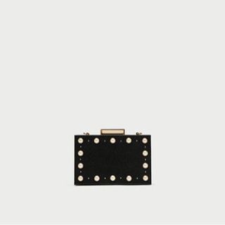 bag Size18×12 Túi đính ngọc mặt trước sáng túi mà sang trọng lắm nhé với hàng auth đợt trc e bán thì một chín một 10 ạ Giá ib
