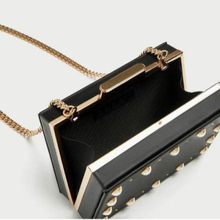 bag Size18×12 Túi đính ngọc mặt trước sáng túi mà sang trọng lắm nhé với hàng auth đợt trc e bán thì một chín một 10 ạ Giá ib
