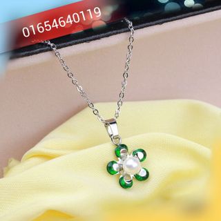 Dây chuyền hoa mai màu xanh lá