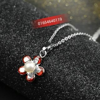Dây chuyền hoa mai màu đỏ